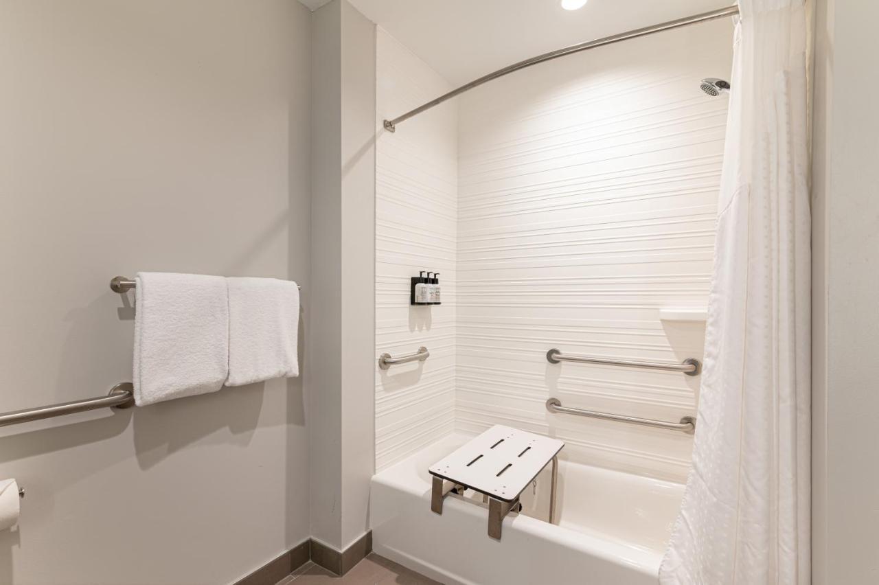 Avid Hotel Summerville By Ihg Bagian luar foto