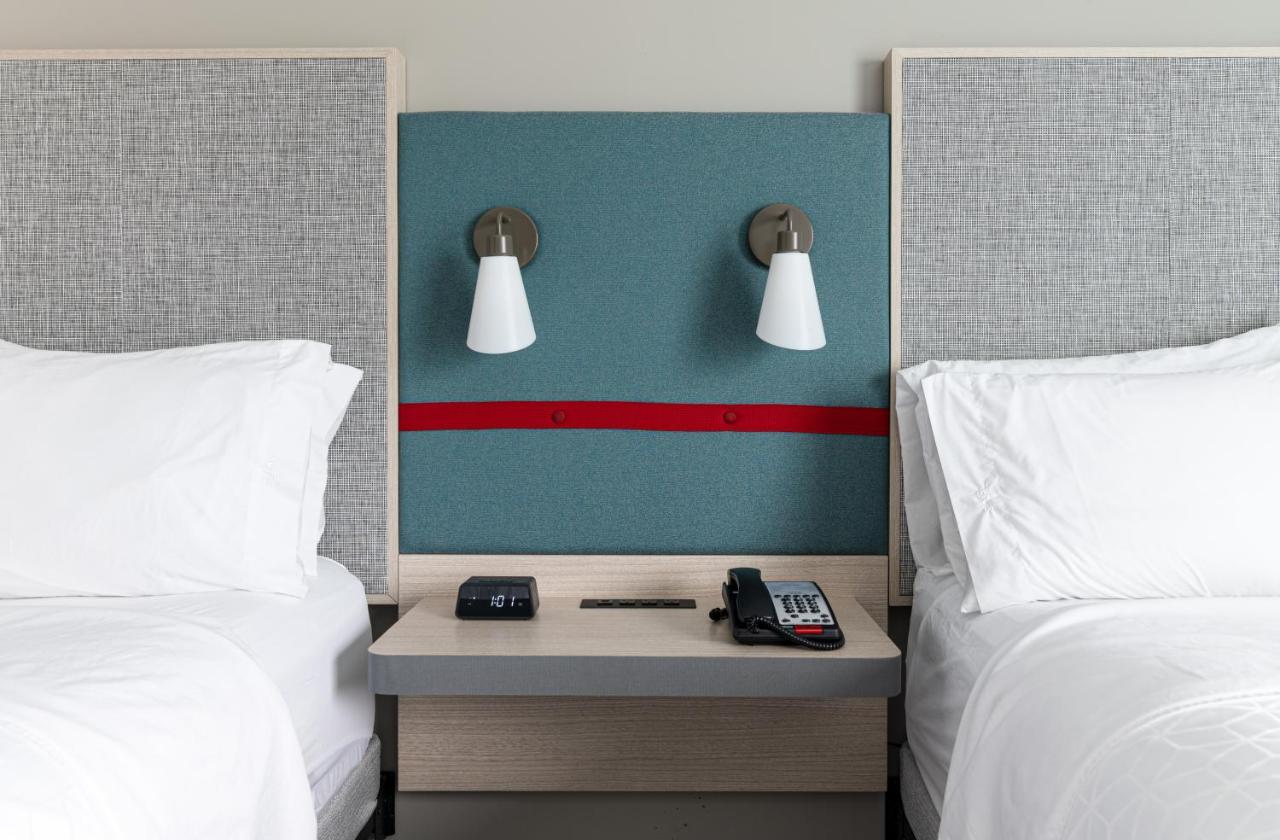 Avid Hotel Summerville By Ihg Bagian luar foto